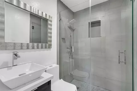 Bath - 11 W 59th St, Hialeah, FL 33012 photo 2 of 3