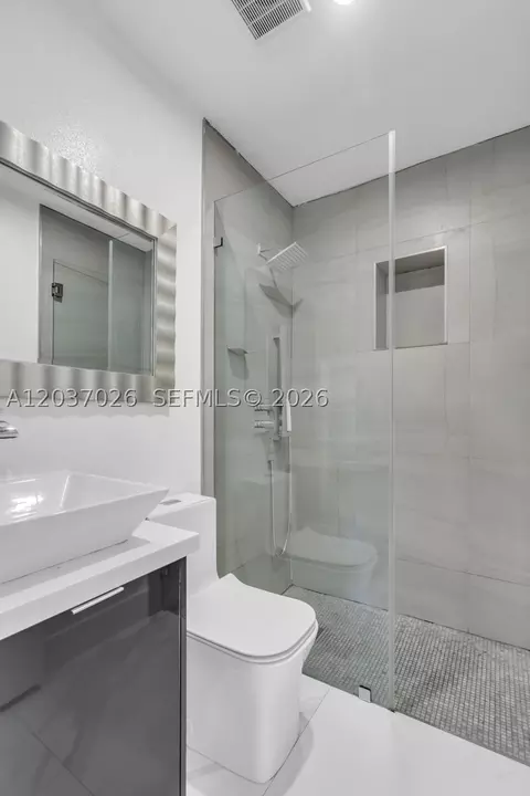 Bath - 11 W 59th St, Hialeah, FL 33012 photo 3 of 3