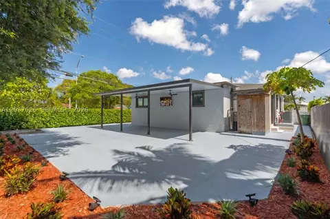 Exterior - 11 W 59th St, Hialeah, FL 33012 photo 5 of 7