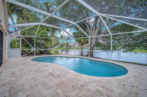 467 SW 191st Ter, Pembroke Pines, FL 33029