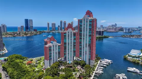3370 Hidden Bay Dr # UPH3715, Aventura, FL 33180