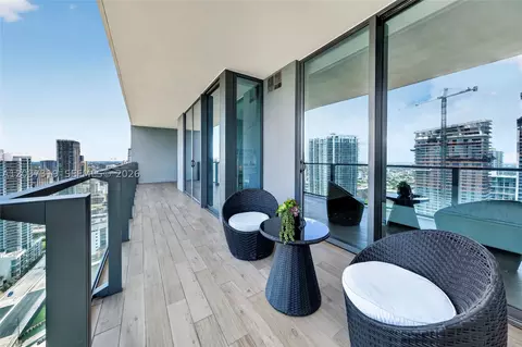 68 SE 6th St #3506, Miami, FL 33131