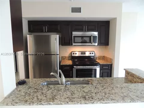 2640 S University Dr #117, Davie, FL 33328