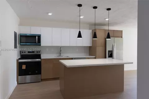 7300 NW 17th St #112, Plantation, FL 33313