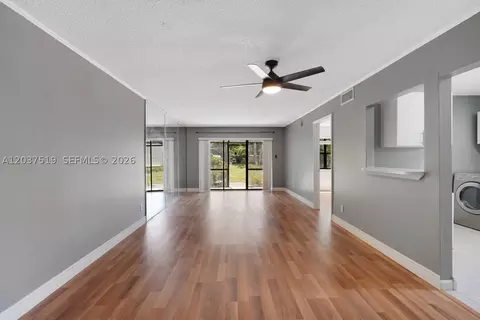 301 N Pine Island Rd #165, Plantation, FL 33324