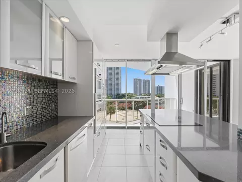 3610 Yacht Club Dr #702, Aventura, FL 33180