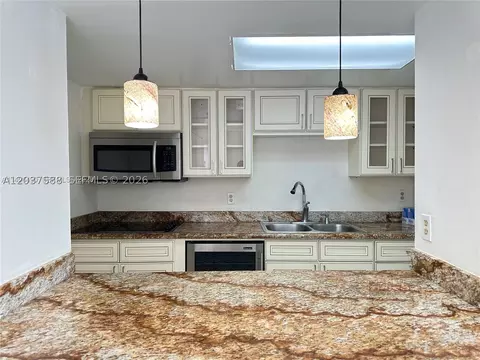 802 NW 87th Ave #315, Miami, FL 33172