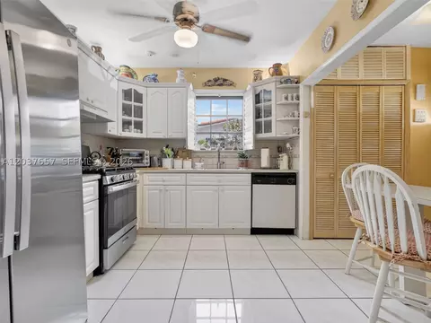 5430 W 4th Ln, Hialeah, FL 33012 photo 17