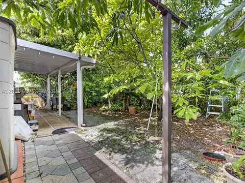 5430 W 4th Ln, Hialeah, FL 33012 photo 33