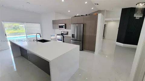 1421 SW 104th Ave, Pembroke Pines, FL 33025