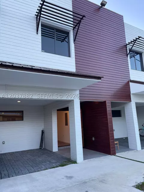 916 NW 8th St #4, Florida City, FL 33034