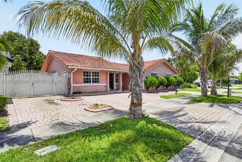 955 NW 128th Ct, Miami, FL 33182