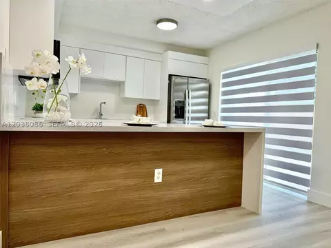 2565 Garden Ct, Hollywood, FL 33026