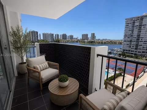 2780 NE 183rd St #810, Aventura, FL 33160