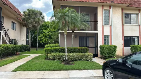 331 Lakeview Dr #101, Weston, FL 33326
