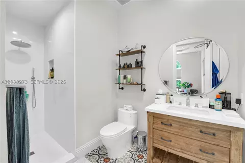 Bath - 11111 SW 77th Ave, Pinecrest, FL 33156 photo 3 of 6