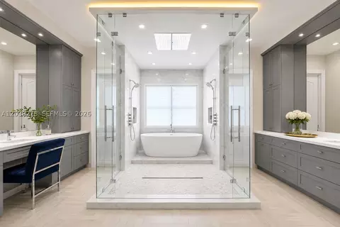 Bath - 11111 SW 77th Ave, Pinecrest, FL 33156 photo 4 of 6
