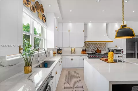 Kitchen - 11111 SW 77th Ave, Pinecrest, FL 33156 photo 6 of 7