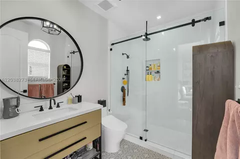 Bath - 11111 SW 77th Ave, Pinecrest, FL 33156 photo 5 of 6