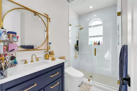 Bath - 11111 SW 77th Ave, Pinecrest, FL 33156 photo 6 of 6