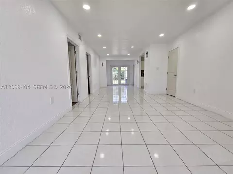 Undisclosed, Hialeah, FL 33013 photo 2
