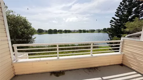 3433 NW 44th St #203, Oakland Park, FL 33309