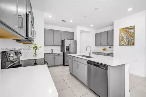 Kitchen - 4242 Rosa Dr, Lighthouse Point, FL 33064 photo 4 of 4