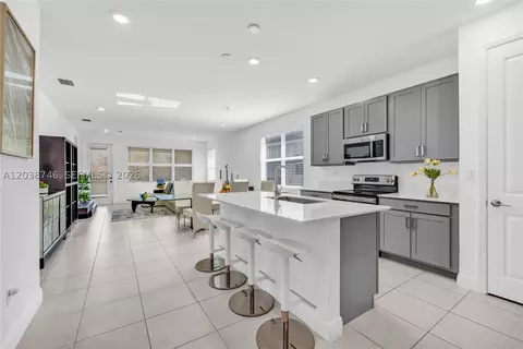 Kitchen - 4242 Rosa Dr, Lighthouse Point, FL 33064 photo 1 of 4