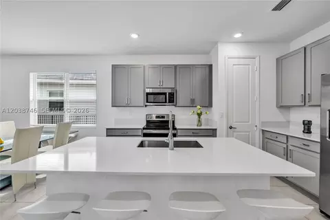 Kitchen - 4242 Rosa Dr, Lighthouse Point, FL 33064 photo 3 of 4