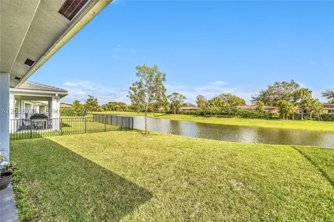 Exterior - 4242 Rosa Dr, Lighthouse Point, FL 33064 photo 3 of 5