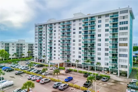 2841 NE 163rd St #704, North Miami Beach, FL 33160