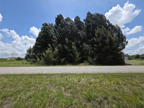 1616 Louis Ave, Lehigh Acres, FL 33972