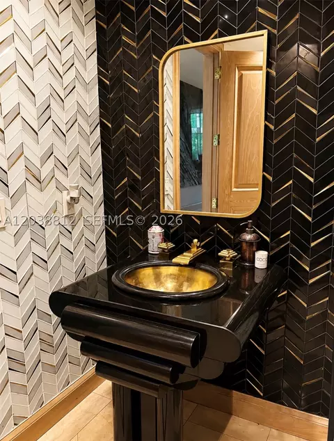 Bath - 10395 SW 67th Ave, Pinecrest, FL 33156 photo 1 of 8