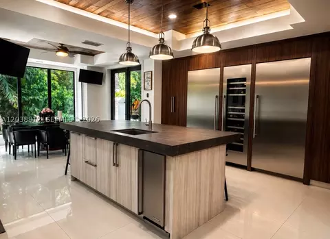 Kitchen - 10395 SW 67th Ave, Pinecrest, FL 33156 photo 2 of 3