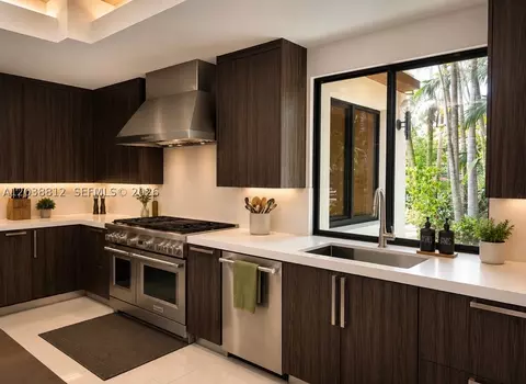 Kitchen - 10395 SW 67th Ave, Pinecrest, FL 33156 photo 3 of 3