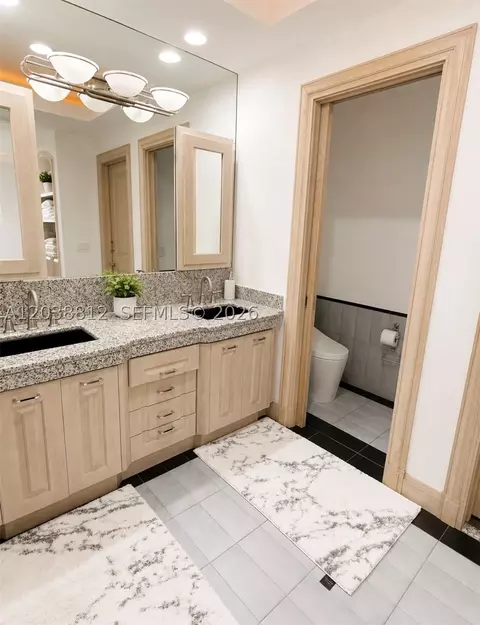 Bath - 10395 SW 67th Ave, Pinecrest, FL 33156 photo 5 of 8