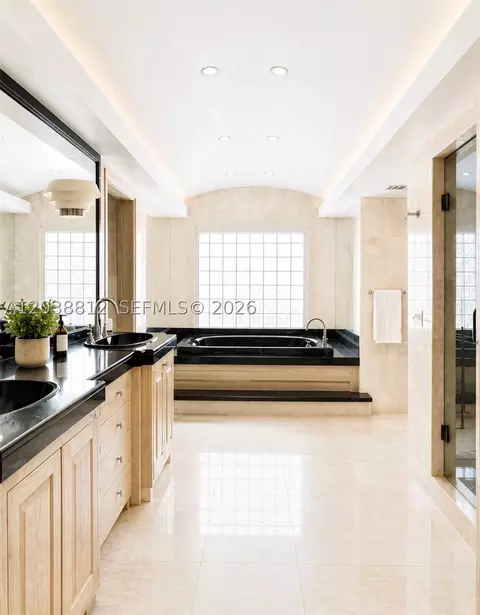 Bath - 10395 SW 67th Ave, Pinecrest, FL 33156 photo 3 of 8