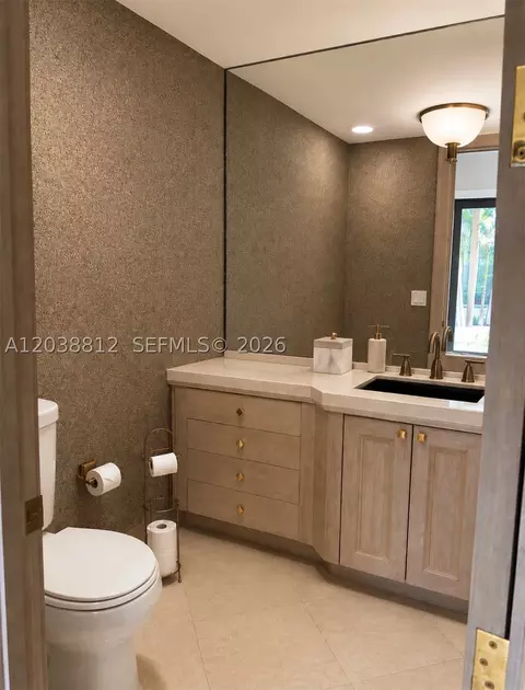 Bath - 10395 SW 67th Ave, Pinecrest, FL 33156 photo 8 of 8
