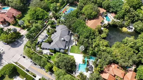 View/Area - 10395 SW 67th Ave, Pinecrest, FL 33156 photo 3 of 4