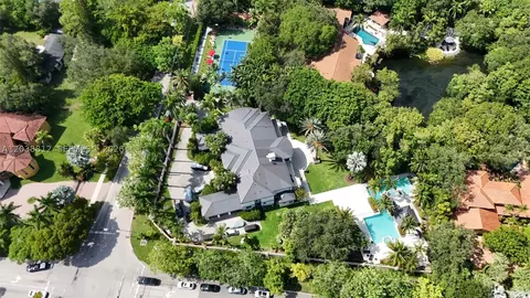 View/Area - 10395 SW 67th Ave, Pinecrest, FL 33156 photo 4 of 4