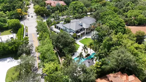 View/Area - 10395 SW 67th Ave, Pinecrest, FL 33156 photo 2 of 4