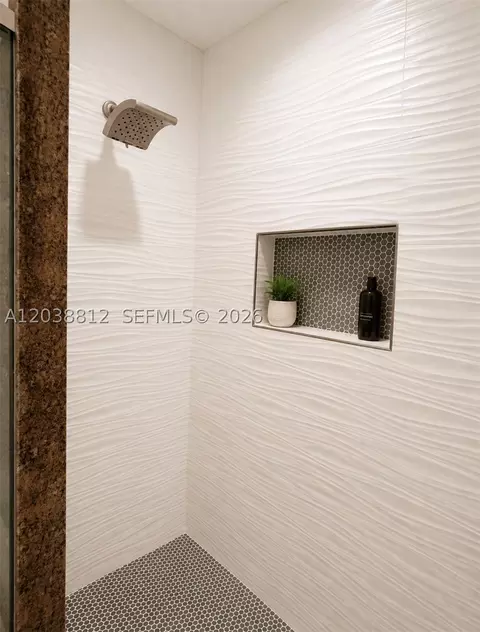 Bath - 10395 SW 67th Ave, Pinecrest, FL 33156 photo 6 of 8