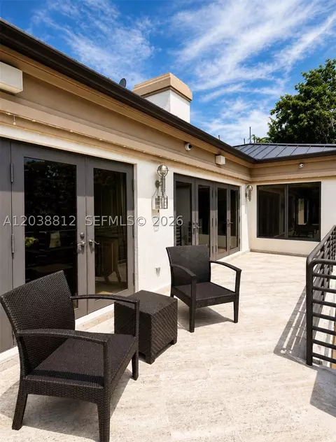 Exterior - 10395 SW 67th Ave, Pinecrest, FL 33156 photo 5 of 9