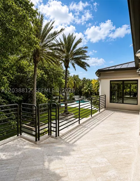 Exterior - 10395 SW 67th Ave, Pinecrest, FL 33156 photo 7 of 9