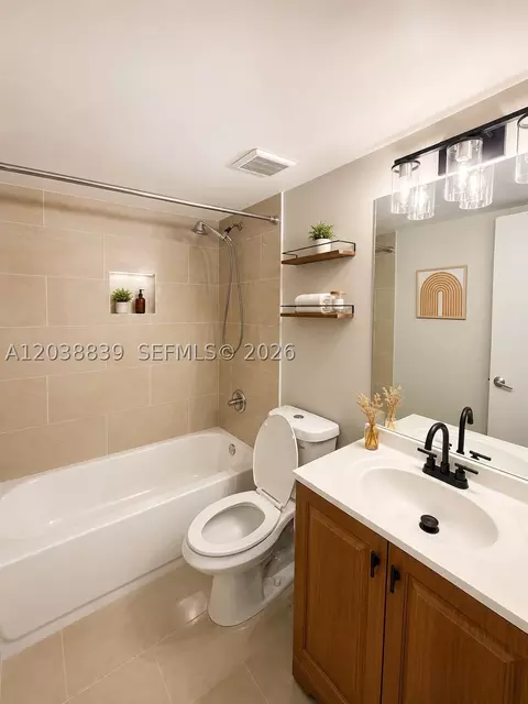 Bath - 20005 NE 3rd Ct #8, Miami, FL 33179 photo 1 of 2