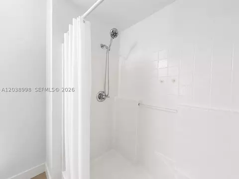 Bath - 4026 Meander Pl #208, Rockledge, FL 32955 photo 2 of 3