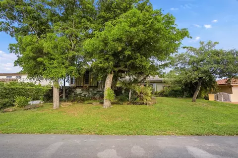 Exterior - 19015 E Saint Andrews Dr, Hialeah, FL 33015 photo 3 of 12