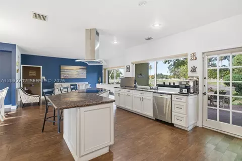 Kitchen - 19015 E Saint Andrews Dr, Hialeah, FL 33015 photo 3 of 6