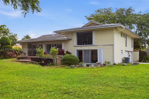 Exterior - 19015 E Saint Andrews Dr, Hialeah, FL 33015 photo 6 of 12