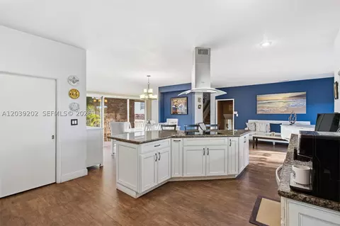 Kitchen - 19015 E Saint Andrews Dr, Hialeah, FL 33015 photo 6 of 6